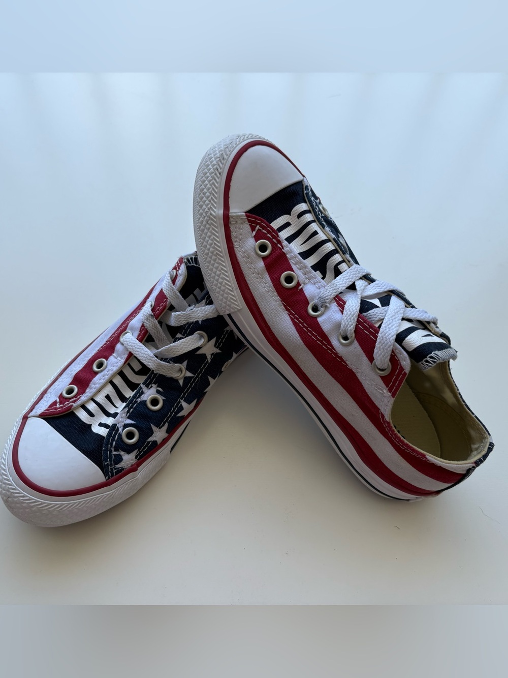 Converse Kids Low Top Sneakers American Flag Print - Red, White & Blue. Size 4